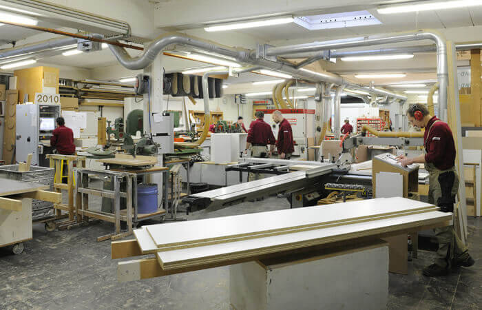 Hier sieht man einige „Macher“ der Tischlerei | Schreinerei Korfmacher Holz­ver­arbeitung.