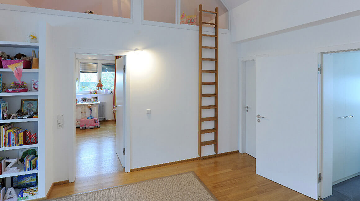 Ideen für kind&shy;gerechte Kleider&shy;schränke, Kletter&shy;möbel, Kinder&shy;betten und Schreibtische, die auch mitwachsen.