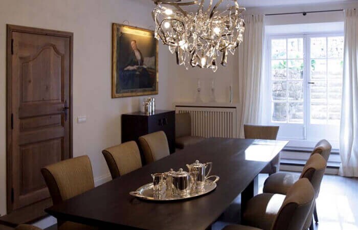 Restaurierte Türe und neues Mobiliar – aus der Möbeltischlerei | Möbelschreinerei von Tischlermeister Michael Korfmacher.